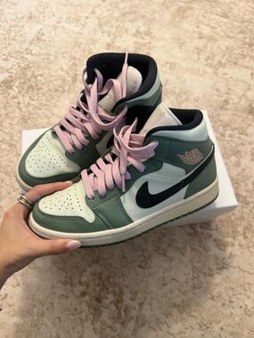 Nike Jordan 1 Mid Dutch Green — US6.5W